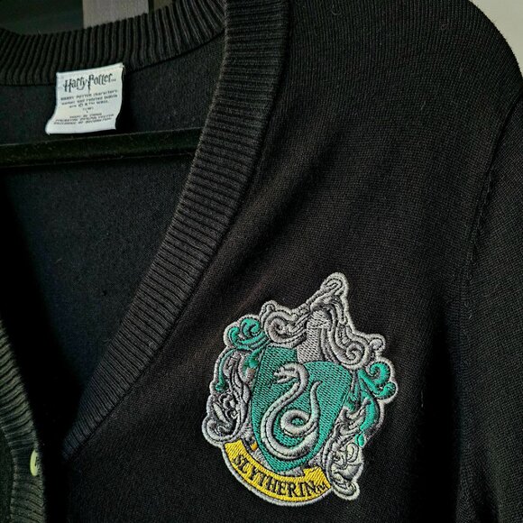Hot Topic Black Long sleeve Harry Potter Slytherin Cardigan PLUS US14 - Picture 2 of 3